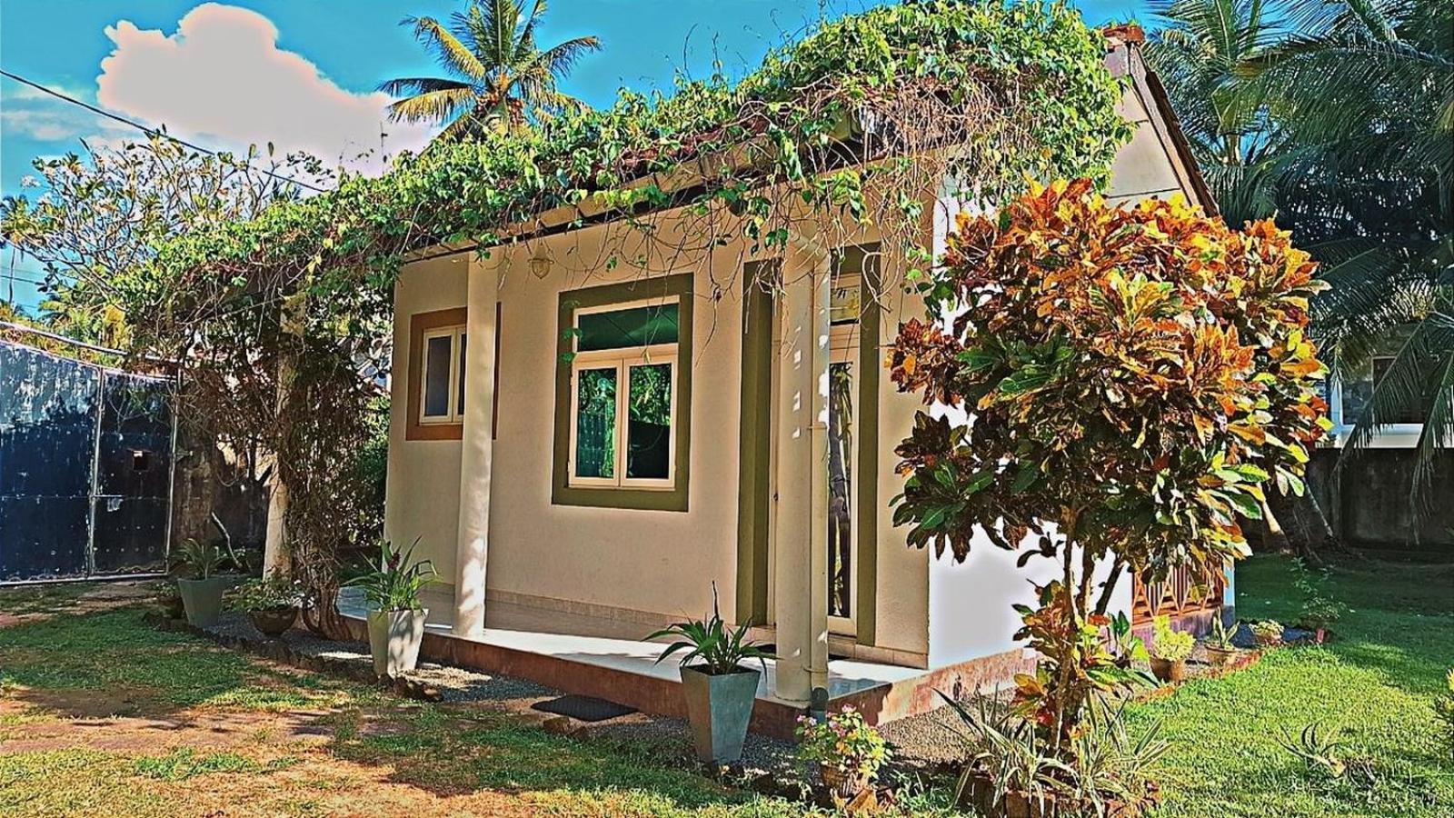 Raja Beach Hotel Balapitiya Exterior photo