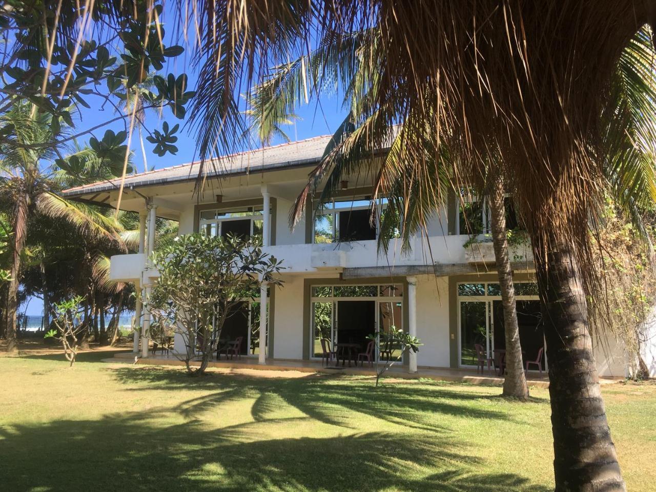 Raja Beach Hotel Balapitiya Exterior photo