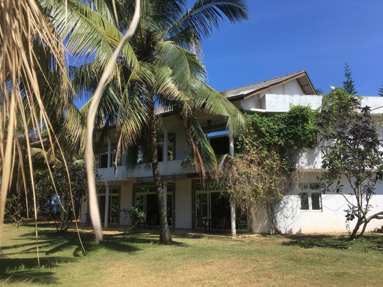 Raja Beach Hotel Balapitiya Exterior photo
